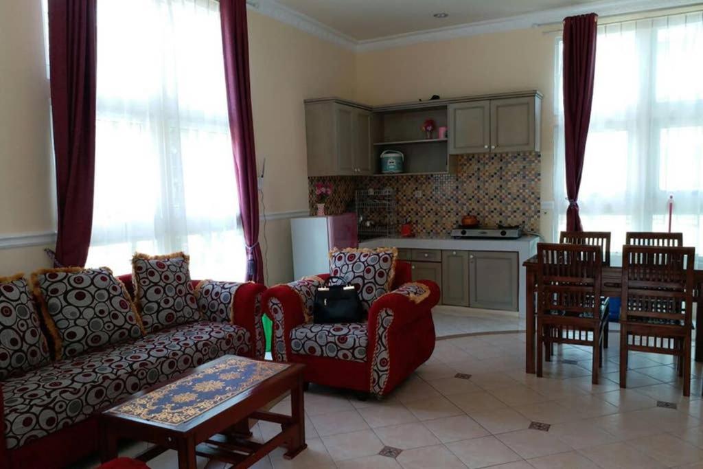 Villa Nils Cianjur Exteriér fotografie